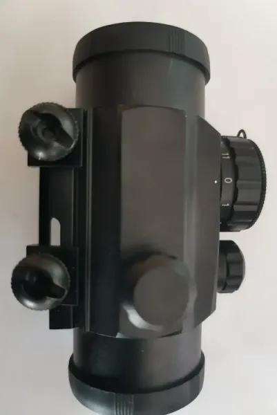 red-dot-piros-pont-iranyzek-elemmel-es-szerelekkel-c30d_1_big